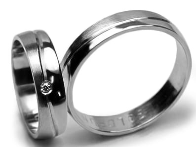 Przejdź do produktu Obrączki ślubne z białego złota półokrągłe z cyrkonią 5mm Premium 