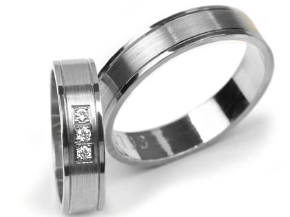 Przejdź do produktu Obrączki ślubne z białego złota płaskie z cyrkoniami 5mm Premium