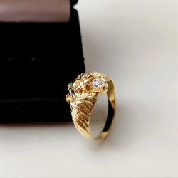 Sygnet z żółtego złota 585 z cyrkonią lew Be Unique