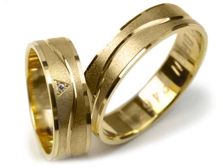 Przejdź do produktu Obrączki ślubne z żółtego złota płaskie z cyrkonią 6mm Premium