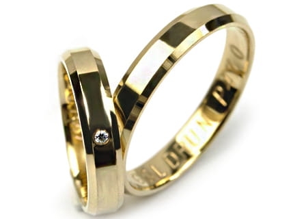 Przejdź do produktu Obrączki ślubne z żółtego złota fazowane z cyrkonią 4mm Premium