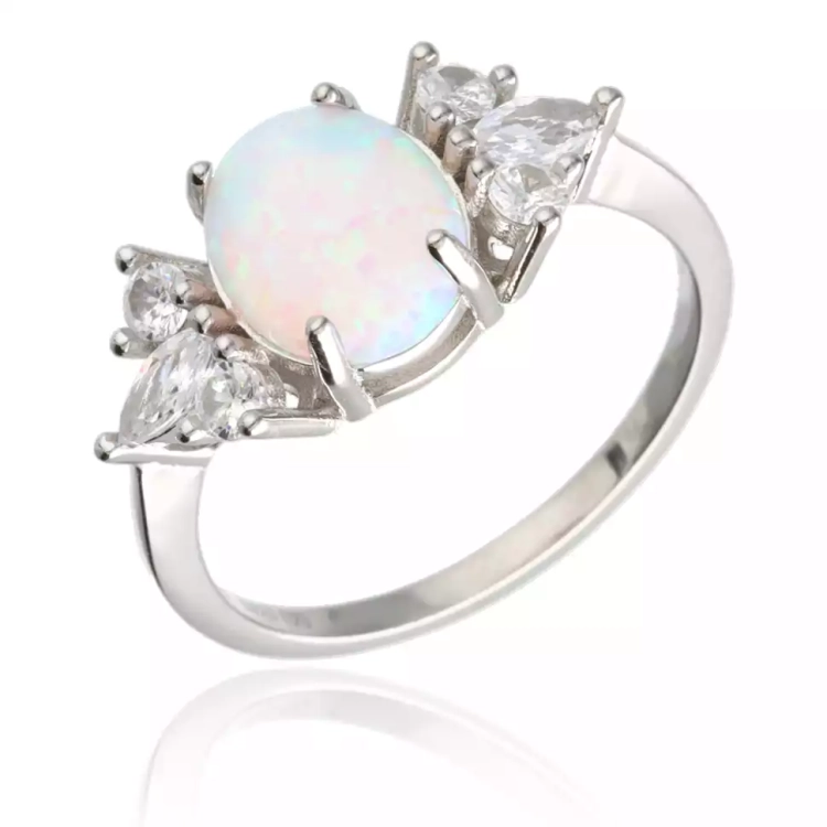 Srebrny pierścionek z opalem i cyrkoniami po bokach