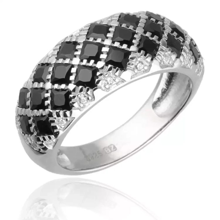 Duży srebrny pierścionek z czarnymi i białymi cyrkoniami