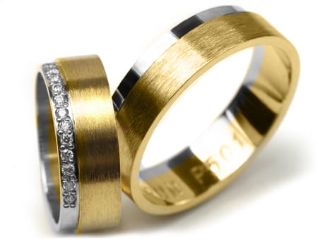 Przejdź do produktu Obrączki ślubne dwukolorowe płaskie z cyrkoniami 6mm Premium