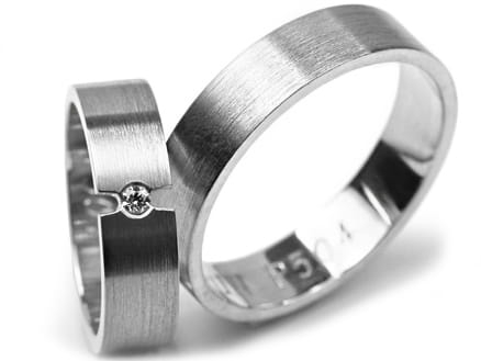 Obrączki ślubne z białego złota płaskie z cyrkonią 5mm Premium P-504-b