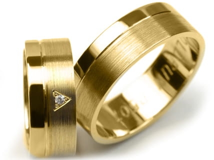 Przejdź do produktu Obrączki ślubne z żółtego złota płaskie z cyrkonią 7mm Premium 