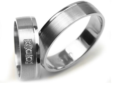 Obrączki ślubne z białego złota płaskie z cyrkoniami 6mm Premium P-510-b