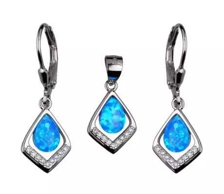Przejdź do produktu Komplet srebrnej biżuterii kolczyki + zawieszka niebieski opal