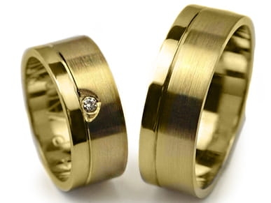 Przejdź do produktu Obrączki ślubne z żółtego złota płaskie z cyrkonią 7mm Premium