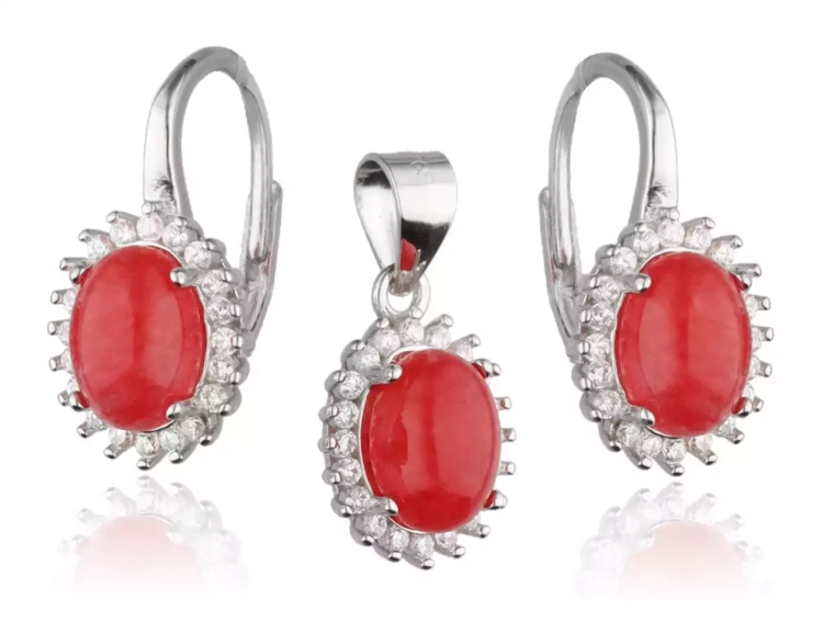 Srebrny komplet z pięknym czerwonym kamieniem, kolczyki i zawieszka