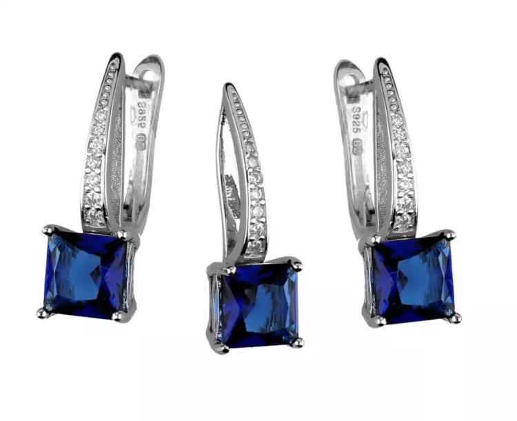 Srebrny komplet z szafirowym kamieniem, kolczyki i zawieszka