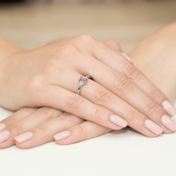 Pierścionek zaręczynowy z białego złota z ametystem i diamentami 0,03ct Fire Of Love