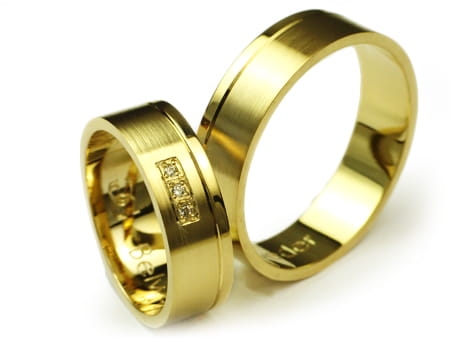 Przejdź do produktu Obrączki ślubne z żółtego złota płaskie z cyrkoniami 6mm Premium