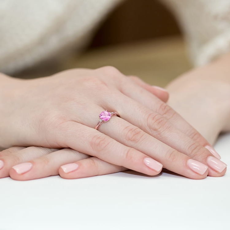 Pierścionek zaręczynowy z różowego złota z różowym topazem i diamentami 0,03ct Fire Of Love