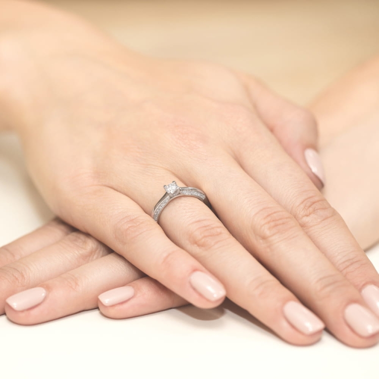 Pierścionek zaręczynowy z białego złota z diamentami 0,44ct Fire Of Love