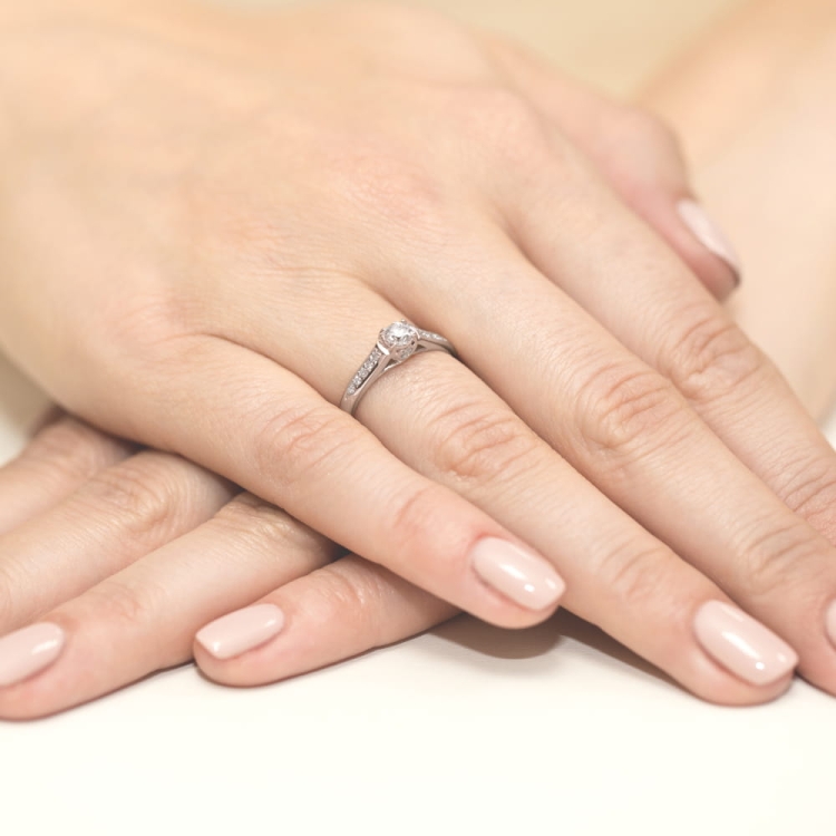 Pierścionek zaręczynowy z białego złota z diamentami 0,33ct Fire Of Love