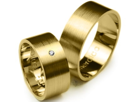 Przejdź do produktu Obrączki ślubne z żółtego złota płaskie z cyrkonią 8mm Premium 