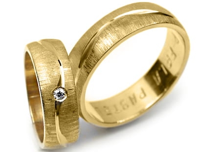 Przejdź do produktu Obrączki ślubne z żółtego złota półokrągłe z cyrkonią 6mm Premium