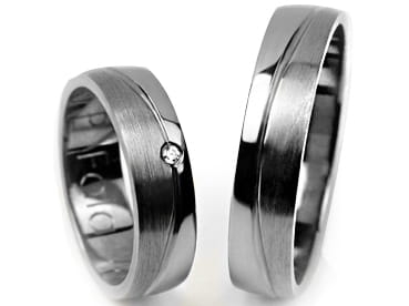 Przejdź do produktu Obrączki ślubne z białego złota półokrągłe z cyrkonią 5mm Premium 