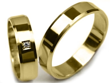 Przejdź do produktu Obrączki ślubne z żółtego złota fazowane z cyrkonią 5mm Premium