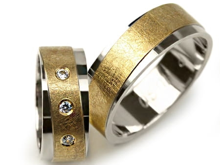 Przejdź do produktu Obrączki ślubne dwukolorowe płaskie z cyrkoniami 7mm Premium 