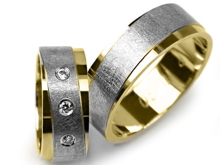 Przejdź do produktu Obrączki ślubne dwukolorowe płaskie z cyrkoniami 7mm Premium 