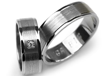 Obrączki ślubne z białego złota płaskie z cyrkonią 7mm Premium P-KINGA-BIS-b