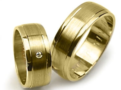 Przejdź do produktu Obrączki ślubne z żółtego złota półokrągłe z cyrkonią 7mm Premium