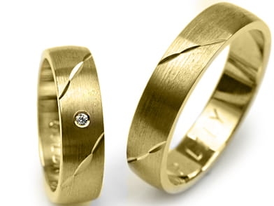 Przejdź do produktu Obrączki ślubne z żółtego złota półokrągłe z cyrkonią 5mm Premium