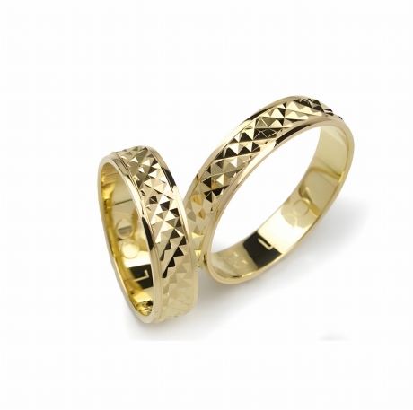 Przejdź do produktu Obrączki ślubne z żółtego złota 333 półokrągłe 5mm Lux L007