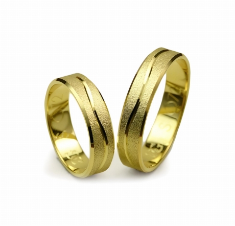 Przejdź do produktu Obrączki ślubne z żółtego złota płaskie 5mm fala Special S071