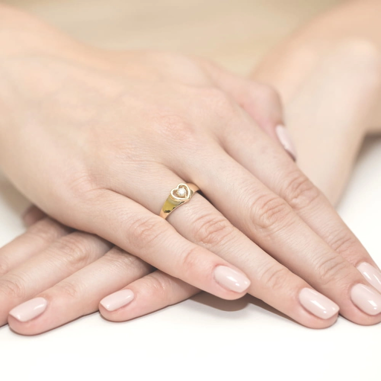 Pierścionek zaręczynowy 24h z żółtego złota z diamentem 0,04ct