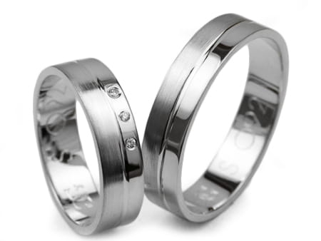 Obrączki ślubne z białego złota płaskie 5mm z cyrkoniami Simple S092-b