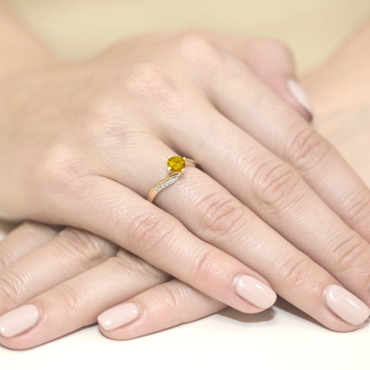 Pierścionek zaręczynowy z żółtego złota z cytrynem i diamentami 0,05ct Fire Of Love BW-84-cytryn