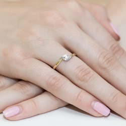 Pierścionek zaręczynowy z żółtego złota z diamentem 0,05ct Fire Of Love BW-158