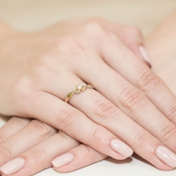 Pierścionek zaręczynowy z żółtego złota z diamentem 0,08ct Fire Of Love BW-190-0,08ct