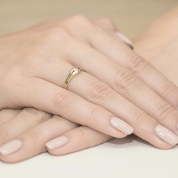 Pierścionek zaręczynowy z żółtego złota z diamentem 0,10ct Fire Of Love BW-207-0,10ct