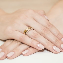 Pierścionek zaręczynowy z żółtego złota z diamentami 0,09ct Fire Of Love BW-214