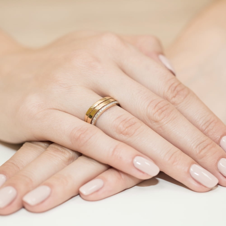 Pierścionek zaręczynowy z żółtego złota z diamentami 0,09ct Fire Of Love BW-214