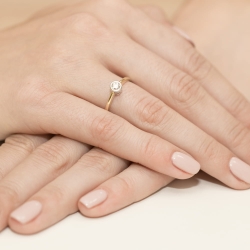 Pierścionek zaręczynowy z żółtego złota z diamentem 0,30ct Fire Of Love BW-224B-0,30ct