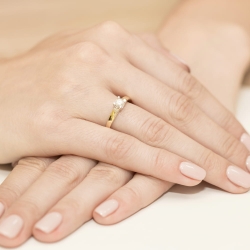 Pierścionek zaręczynowy z żółtego złota z diamentem 0,25ct Fire Of Love BW-225B-0,25ct