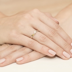 Pierścionek zaręczynowy z żółtego złota z diamentem 0,08ct Fire Of Love BW-231-0,08ct