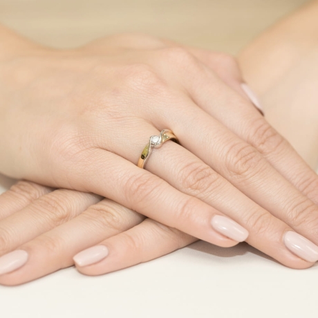 Przejdź do produktu Pierścionek zaręczynowy z żółtego złota z diamentem 0,15ct Fire Of Love