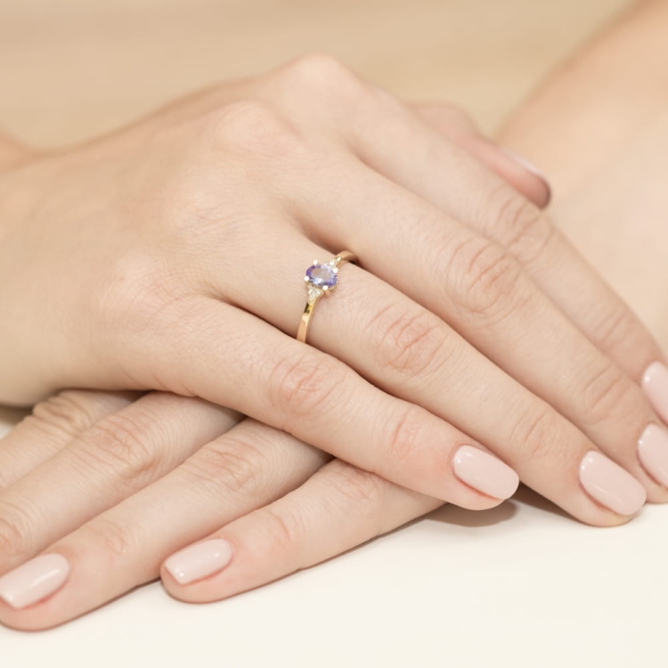 Pierścionek zaręczynowy z żółtego złota z tanzanitem i diamentami 0,05ct Fire Of Love BW-301-tanzanit