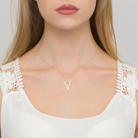 Przejdź do produktu Naszyjnik z żółtego złota z diamentem 0,005ct duża litera V The Diamonds