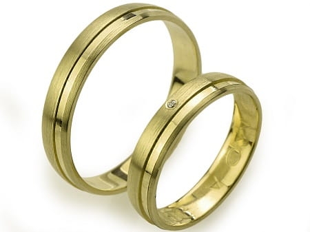 Obrączki ślubne z żółtego złota półokrągłe z cyrkonią 4mm Always A024