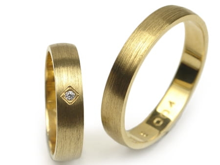 Obrączki ślubne z żółtego złota półokrągłe z cyrkonią 4mm Estetic E004