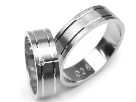 Obrączki ślubne z białego złota płaskie z cyrkonią 6mm Estetic  E026-b