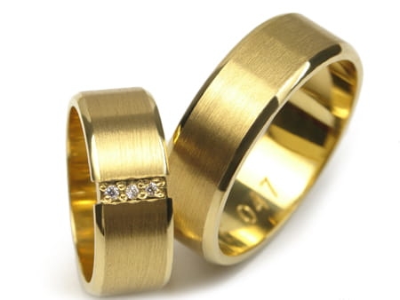 Obrączki ślubne z żółtego złota płaskie z cyrkoniami 7mm Estetic E047