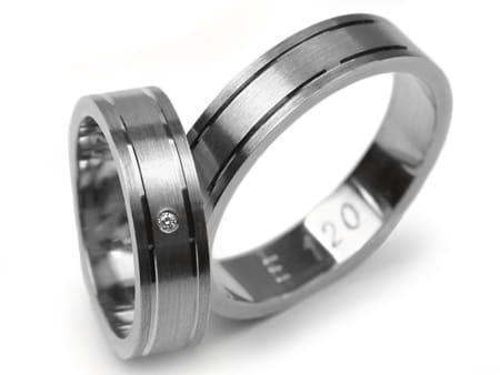 Obrączki ślubne z białego złota płaskie z cyrkonią 5mm Estetic E120-b
